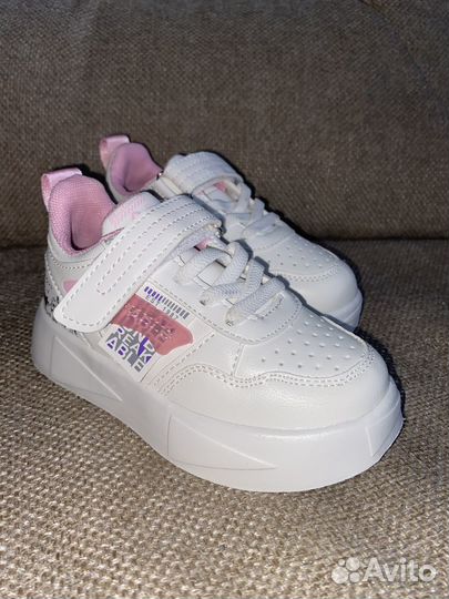 Кроссовки для девочки 26 27