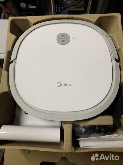 Робот пылесос midea