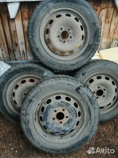 Комплект зимних колес в сборе r15