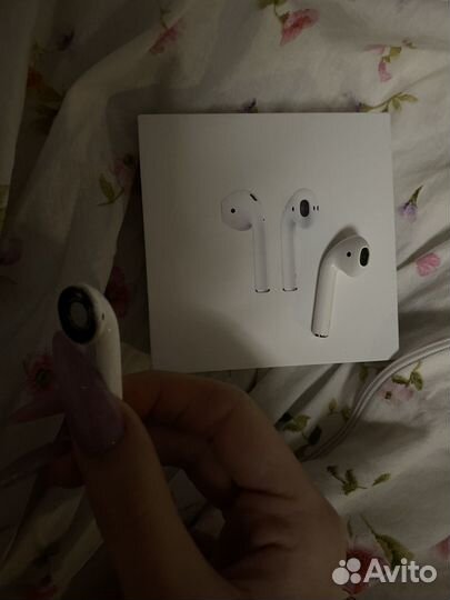 Airpods 2 поколение (правый наушник и кейс)