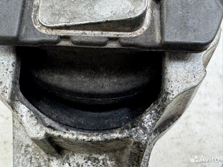 Подушка двигателя правая Land Rover Discovery L462