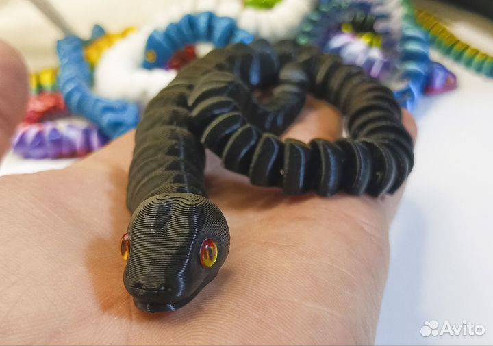 Змея символ 2025 года