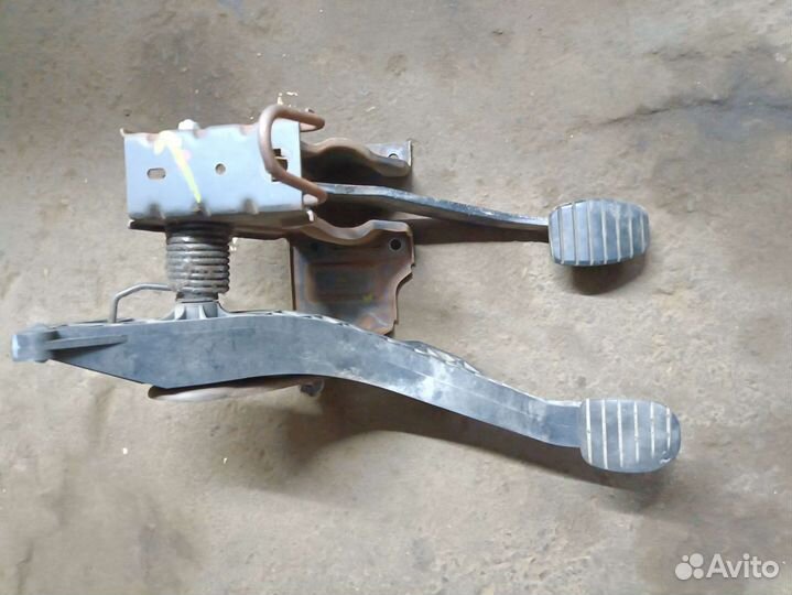 Кронштейн генератора Рено Сандеро 1