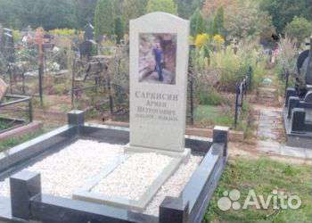 Из Серого гранита памятник