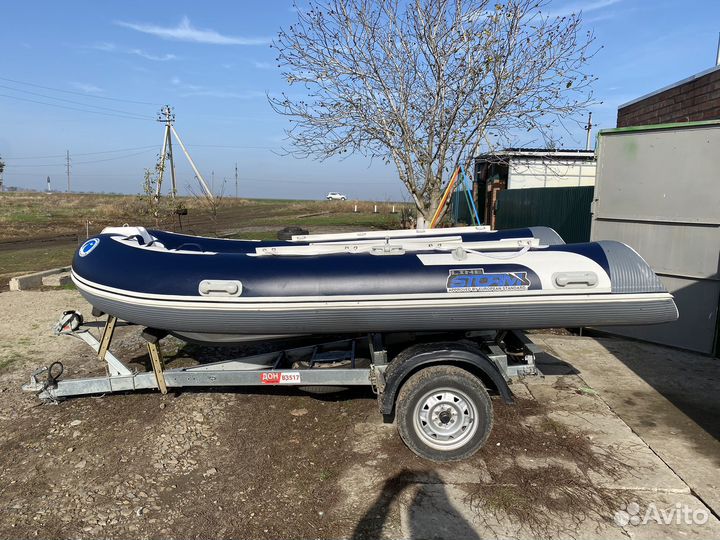Лодка с мотором