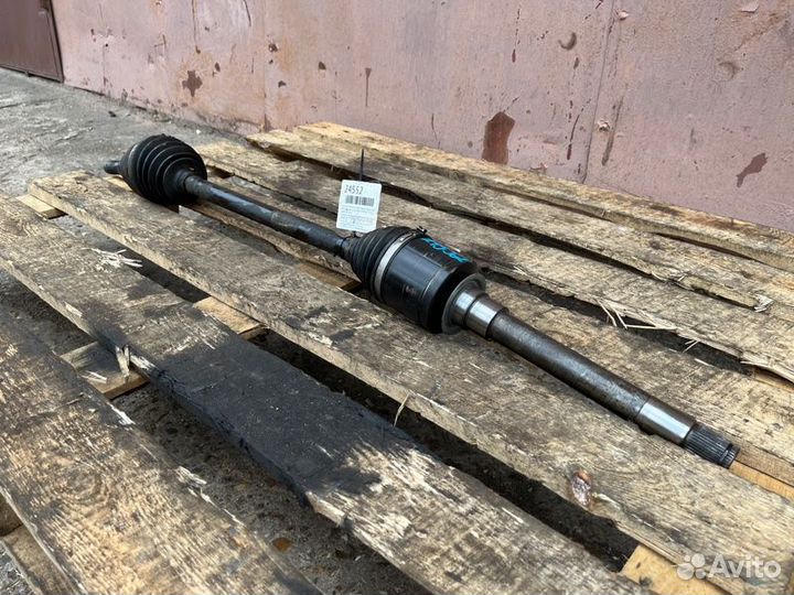 Полуось передняя (приводной вал, шрус) левый