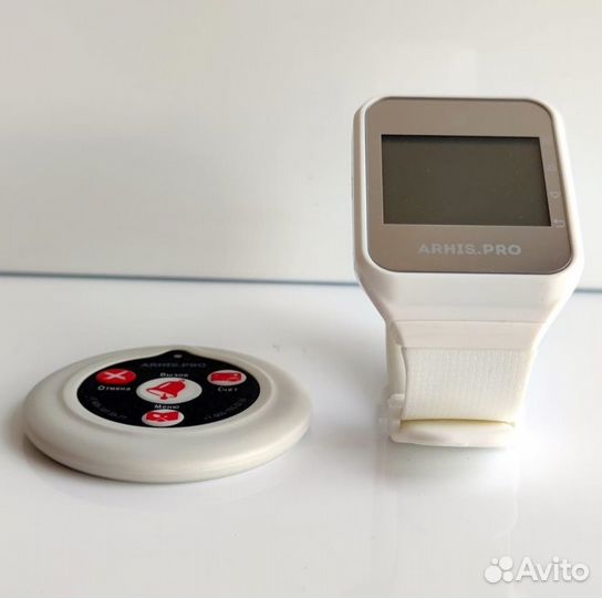 Комплекты вызова персонала: кнопка вызова и часы