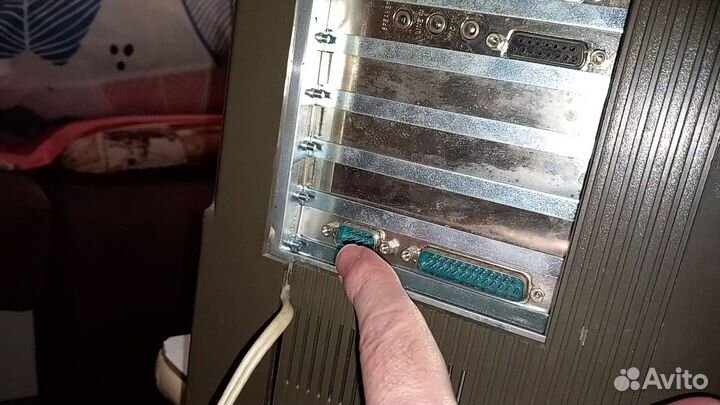 Ретро ноутбук 286, первые модели, вид чемоданчика