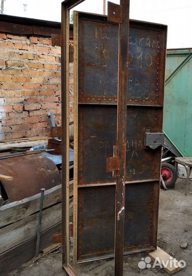 Металлическая дверь бу