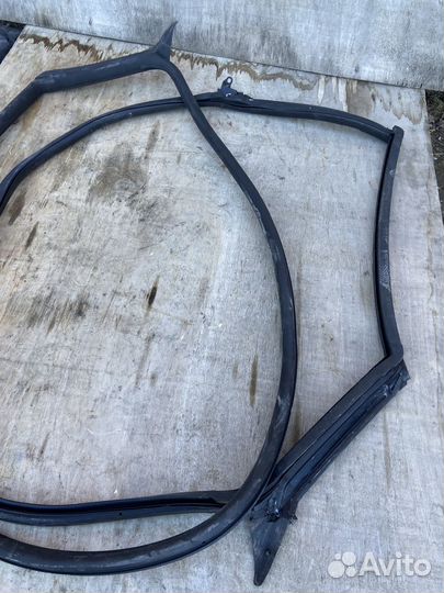 Уплотнитель задней левой двери Audi A5 8T