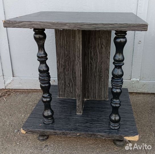 Подставка под колонки или цветы