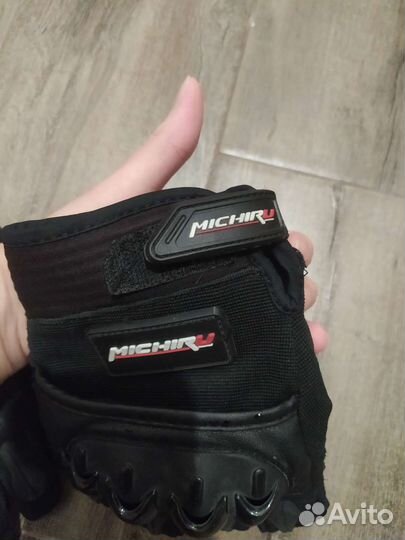 Перчатки с защитными вставками