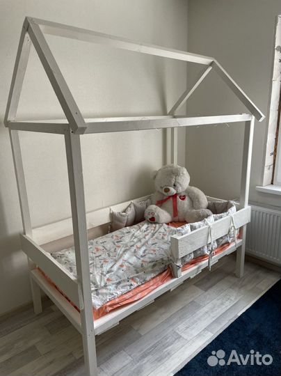 Детская кровать домик с новым матрасом