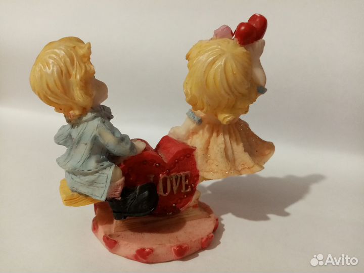 Статуэтка love