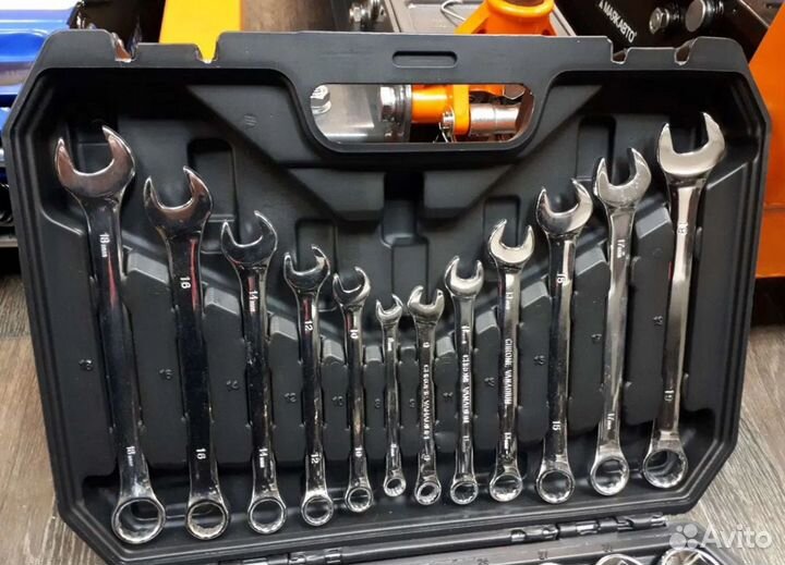 Набор инструментов 61 предмет. В кейсе