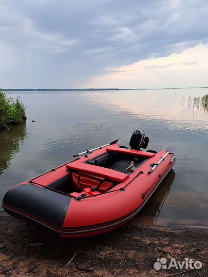 Лодка с мотором