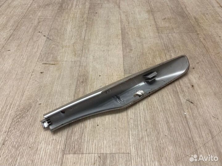 Накладка крепления рейлинга передняя левая Nissan