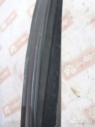 Уплотнительная резинка стекла передняя правая