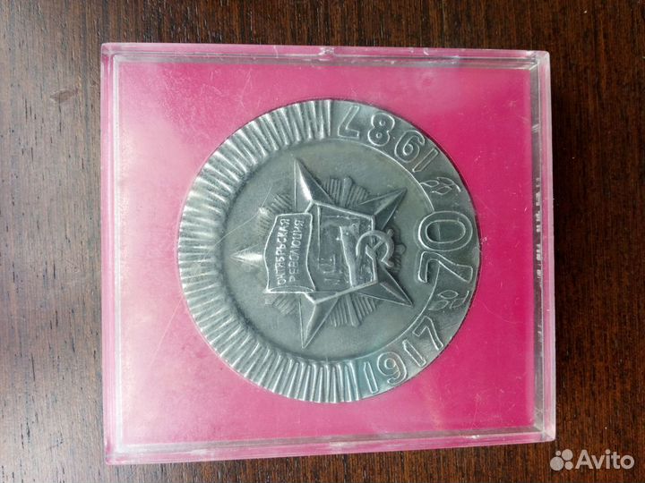 Настольная медаль