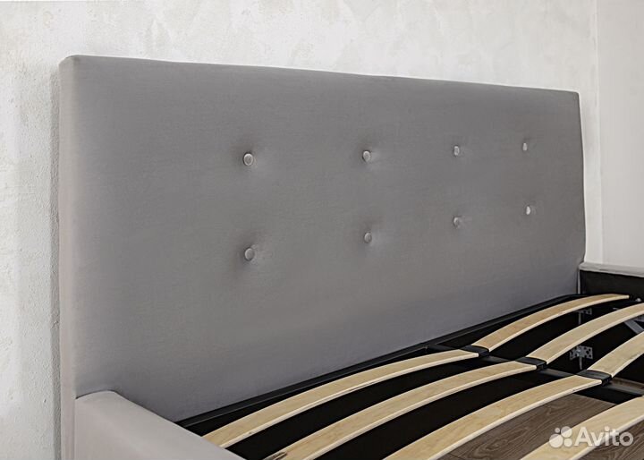 Кровать с матрасом