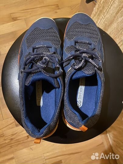 Кроссовки женские