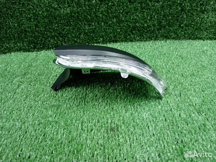 Поворотник в зеркало правый VW Golf 6 Touran VAG
