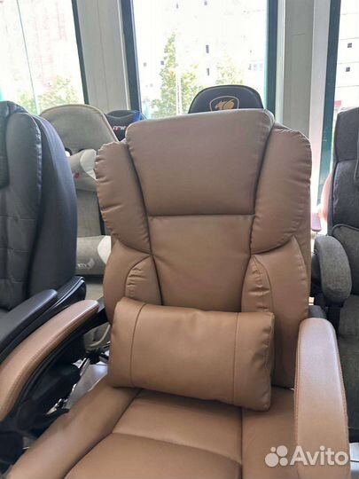 Офисное кожаное кресло