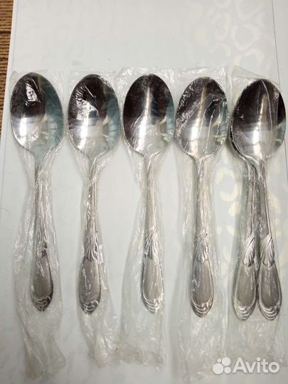 Ложки большие и чайные, вилки и ножи