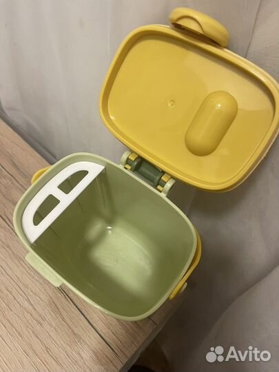 Комплект: Бутылочки, сушилка, контейнер для смеси