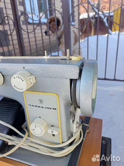 Швейная машина чайка 142м