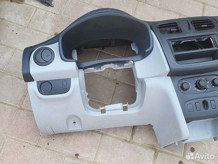 Renault logan 2- торпеда