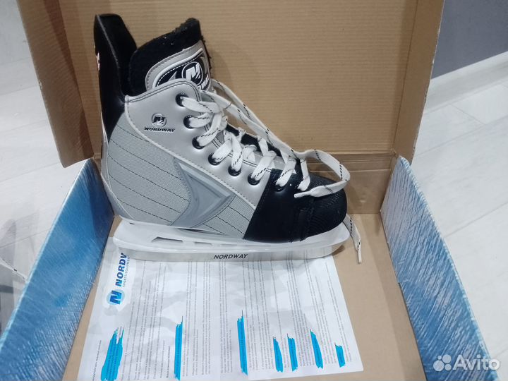 Коньки хоккейные