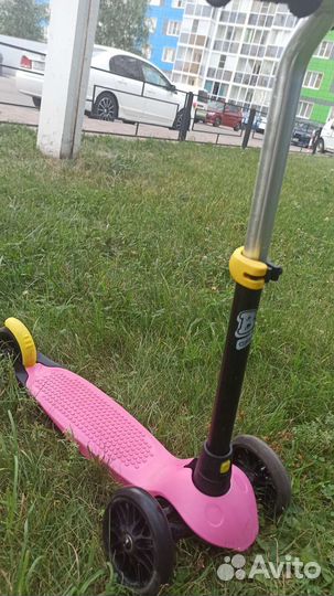 Самокат трехколесный для девочки