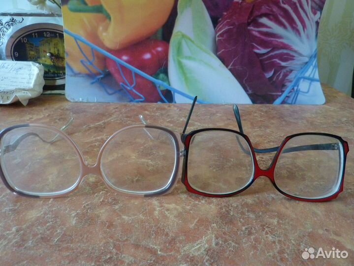 Очки-диоптрии новые,в пакетах оптики,футляр фирма