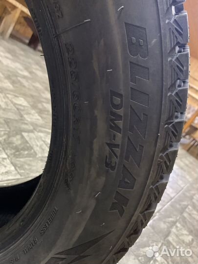 Bridgestone Blizzak DM-V3 225/60 R17