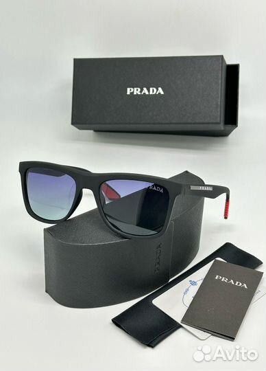 Солнцезащитные очки prada
