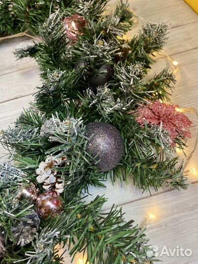 Новогодний рождественский венок с декором