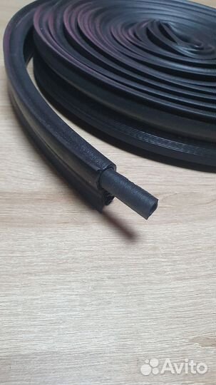 Уплотнитель задней двери (багажник) Фольксваген т4