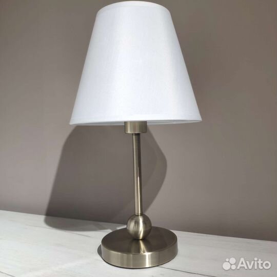 Лампа настольная