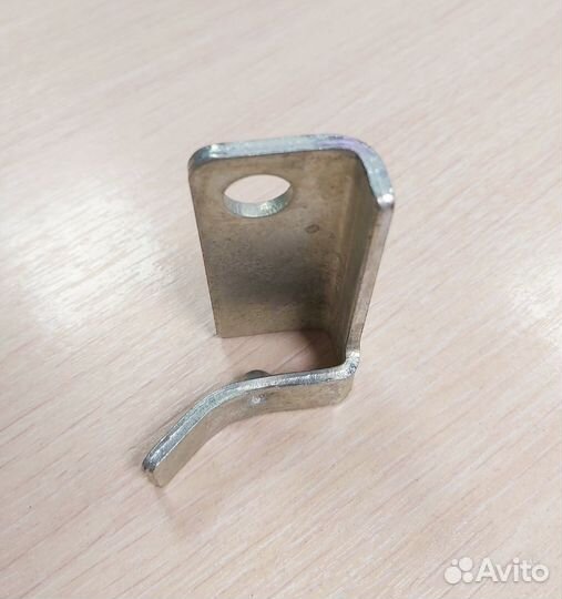 Фиксатор ручки отстёгивания дышла прицепа мзса, п