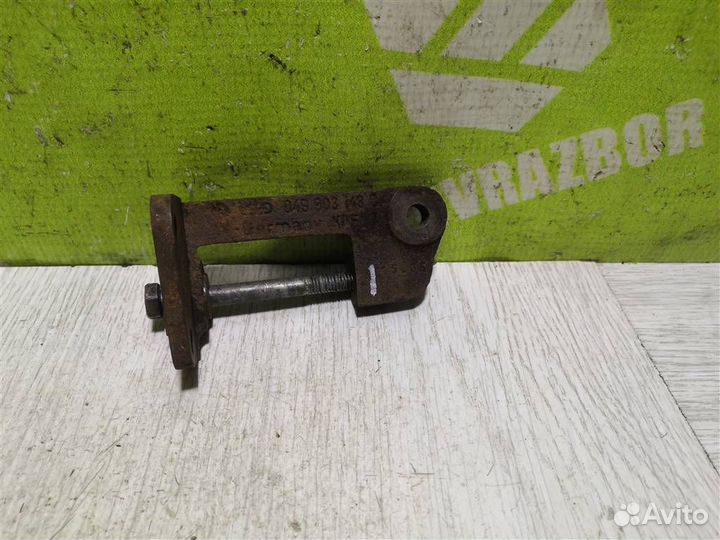 Кронштейн генератора Ауди 80 90 Б3