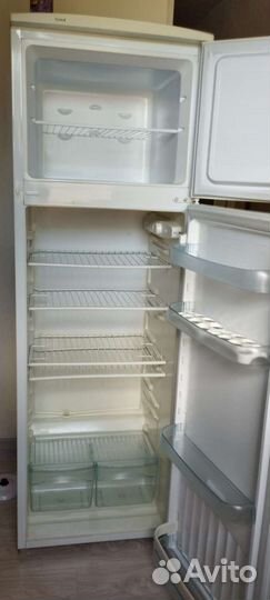 Холодильник бу на запчасти,подлежит ремонту