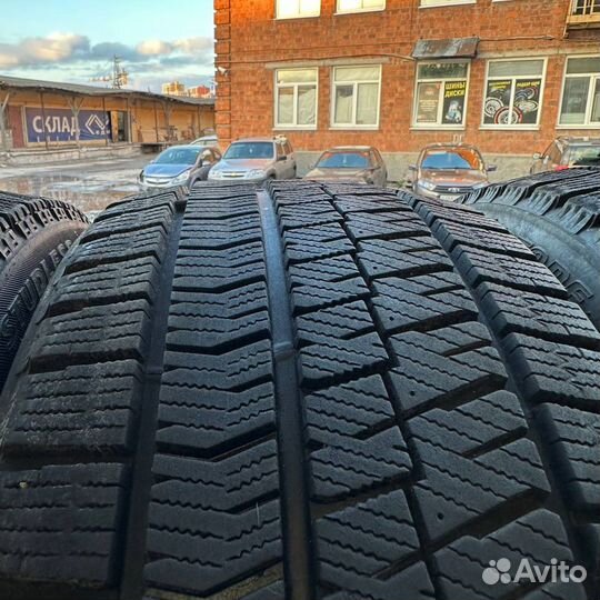 Bridgestone Blizzak VRX2 225/45 R17 91Q