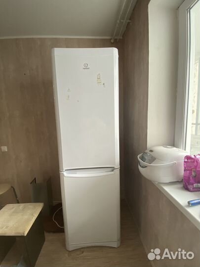 Холодильник бу indesit 2м