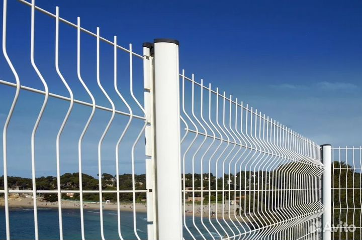 Забор из 3D сетки с металлическими столбами быстро