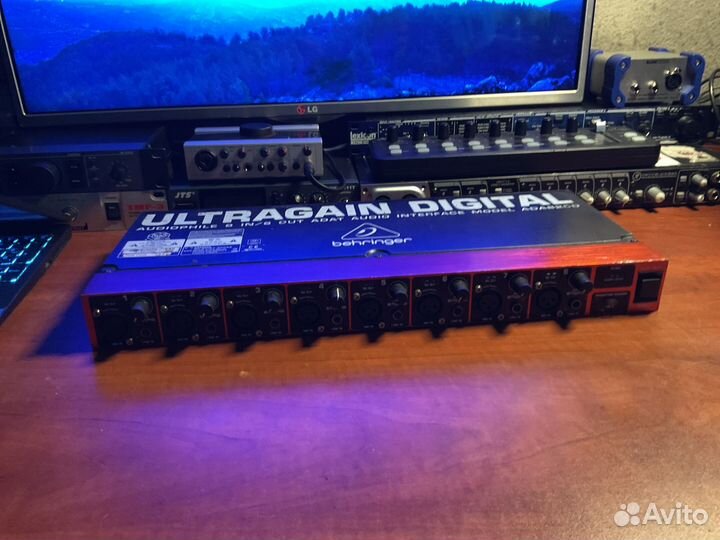 Behringer ADA8200