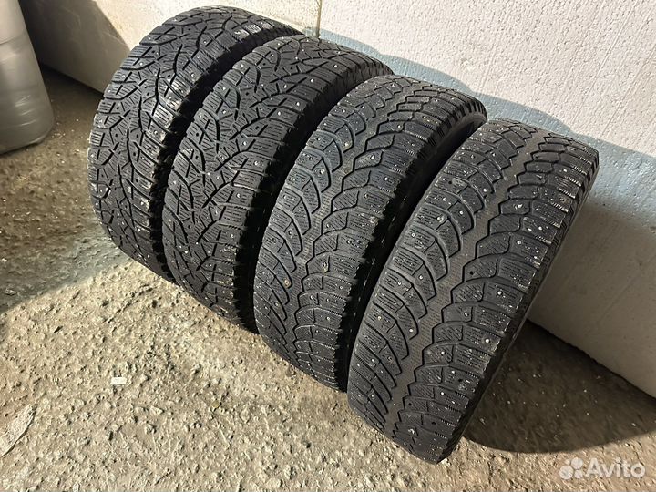 Bridgestone Blizzak Spike-02 SUV 215/65 R16