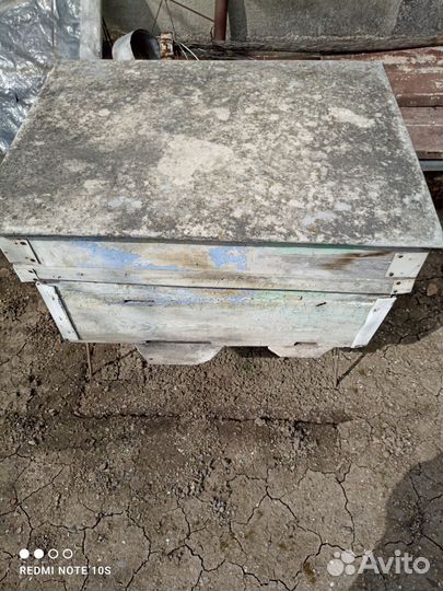 Рамки для пчел, улей, дымарь, кормушки