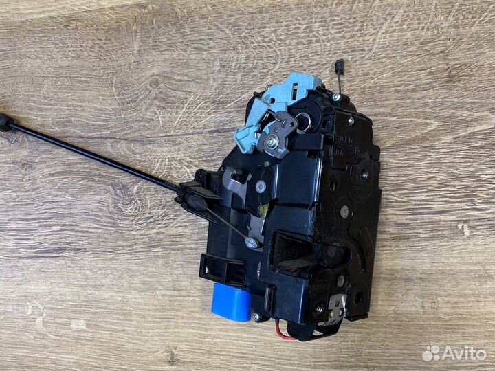 Skoda octavia a5 замок правый передний