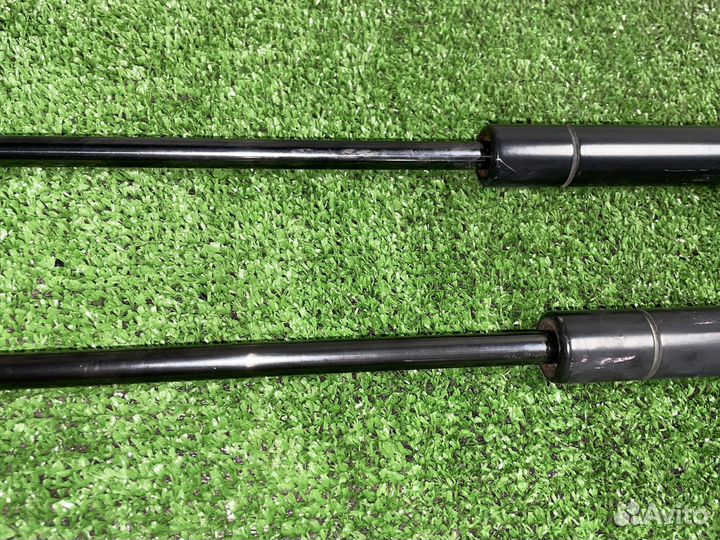 Амортизаторы двери багажника Cadillac Escalade GMT